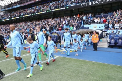 mcfc-players-escorts-kids